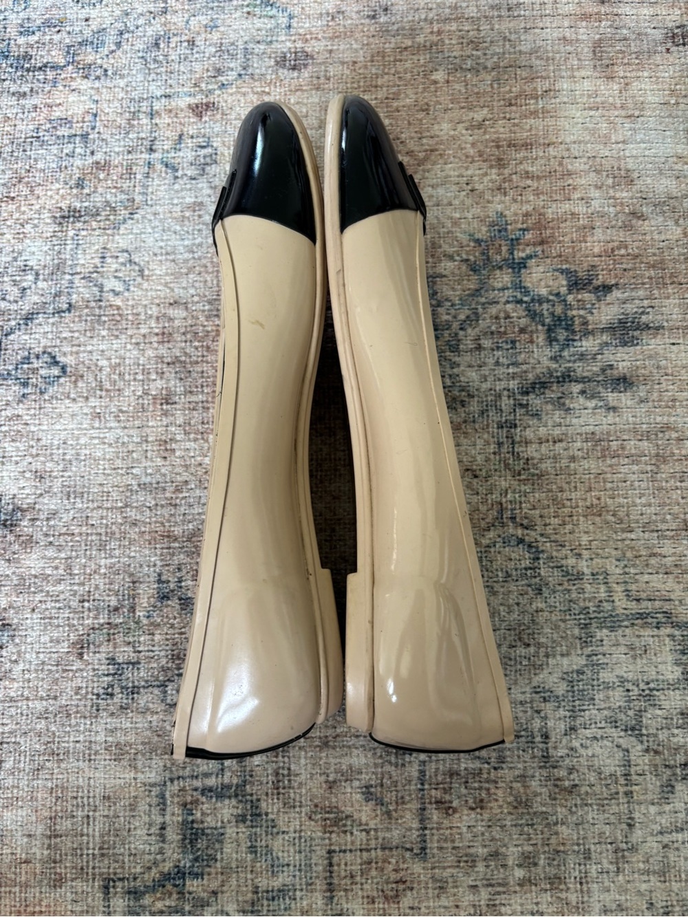 Hunter Two-Tone Beige and Black Cap-Toe Ballet Flats - Picture 8 of 16